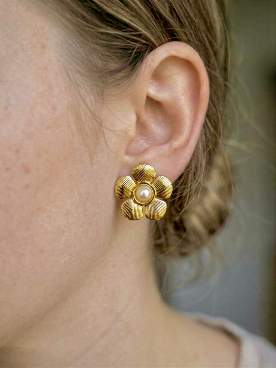 Anti-Tarnish Gold Flower Pearl Stud