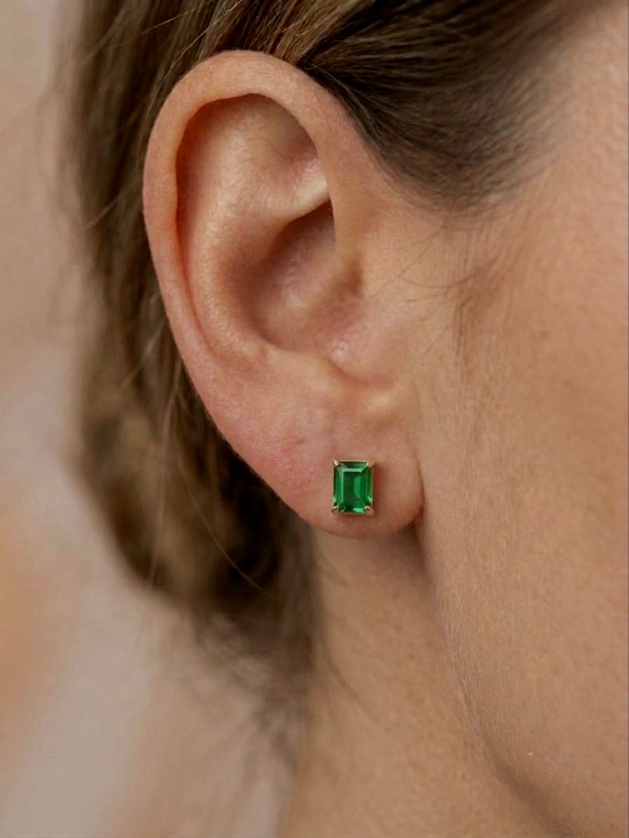 Anti-Tarnish Gold Rectangle Green Diamond Stud