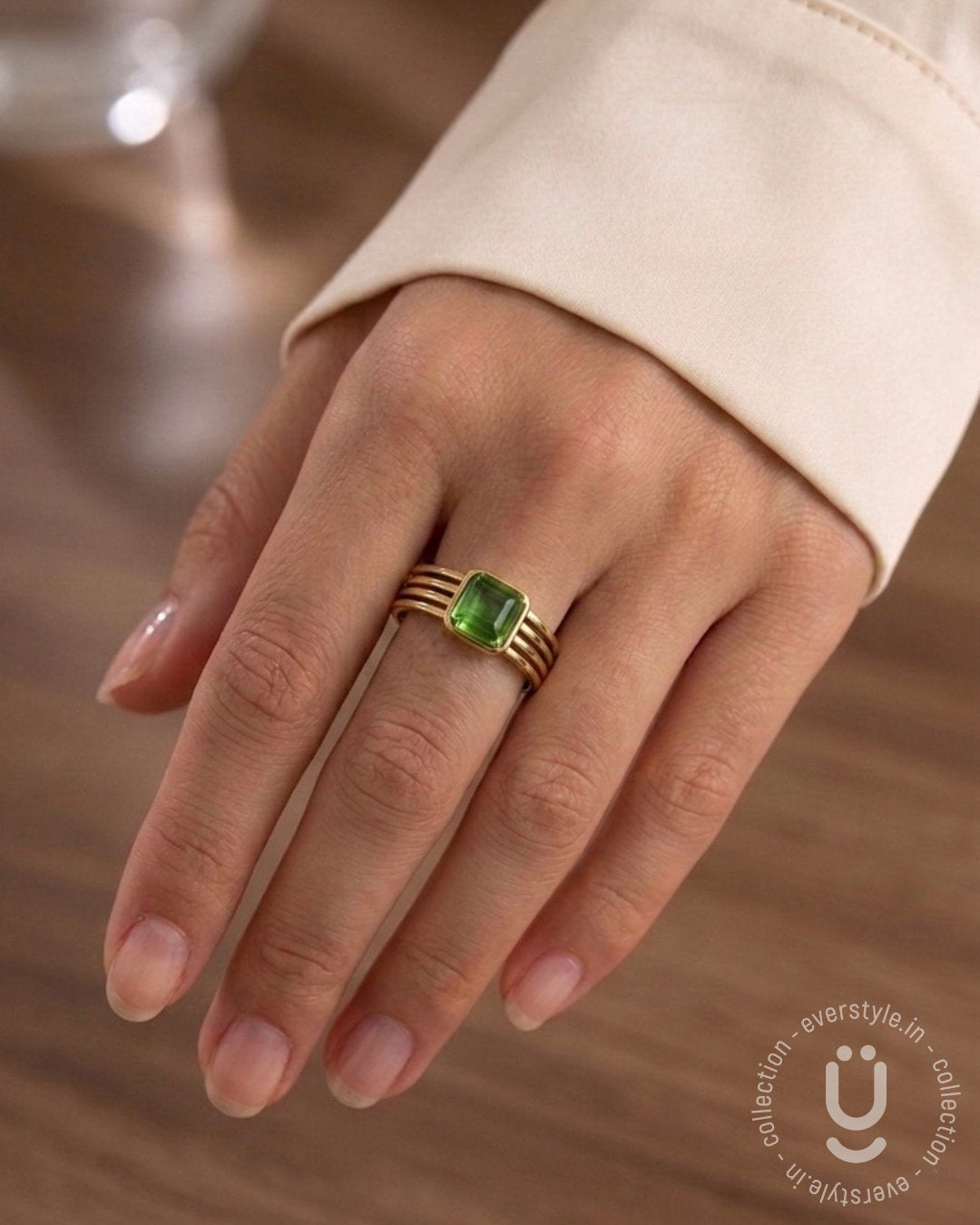 Anti-Tarnish Gold Monalisa Finger Ring With Adjustable Size