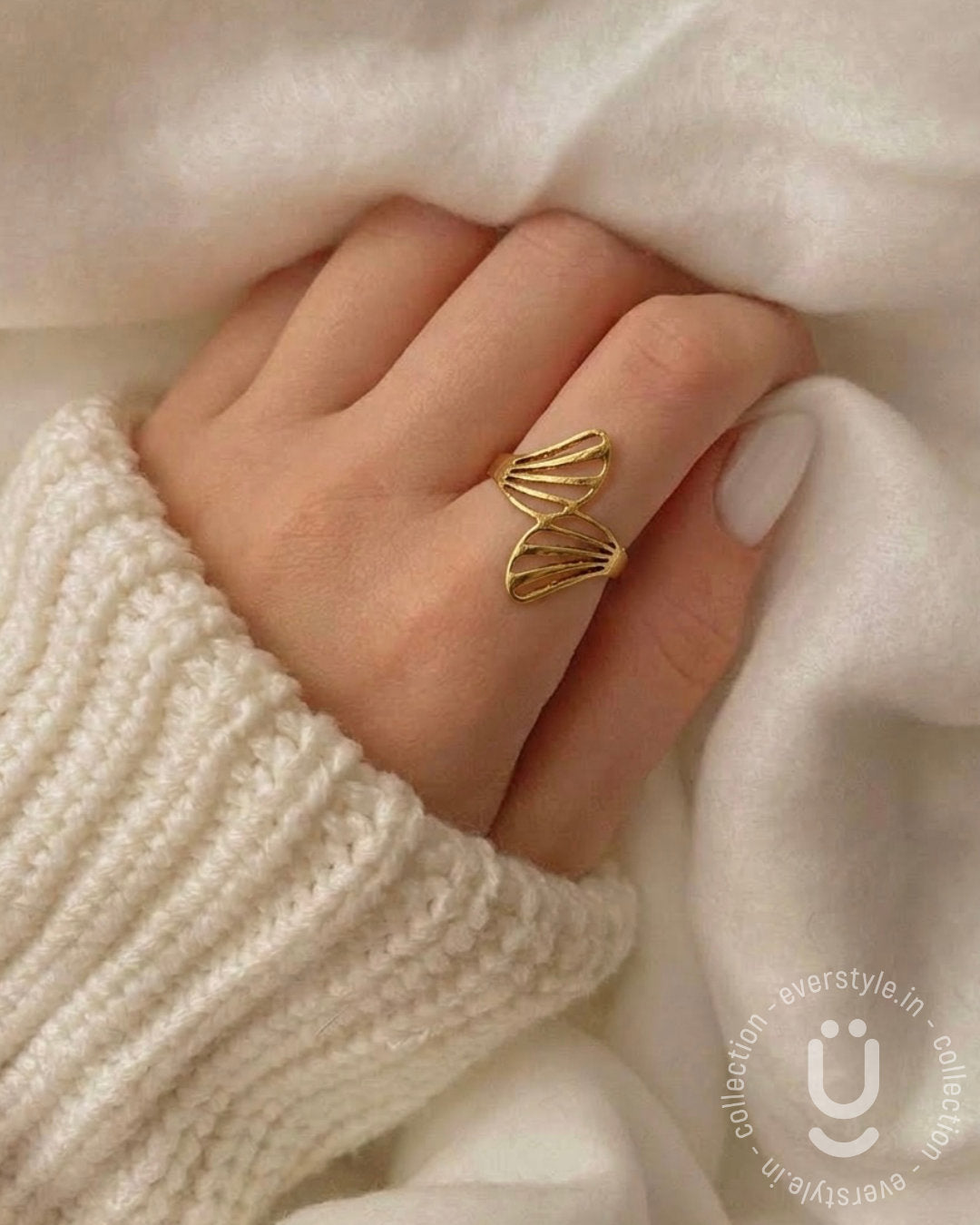 Anti-Tarnish Gold Finger Ring With Adjustable Size