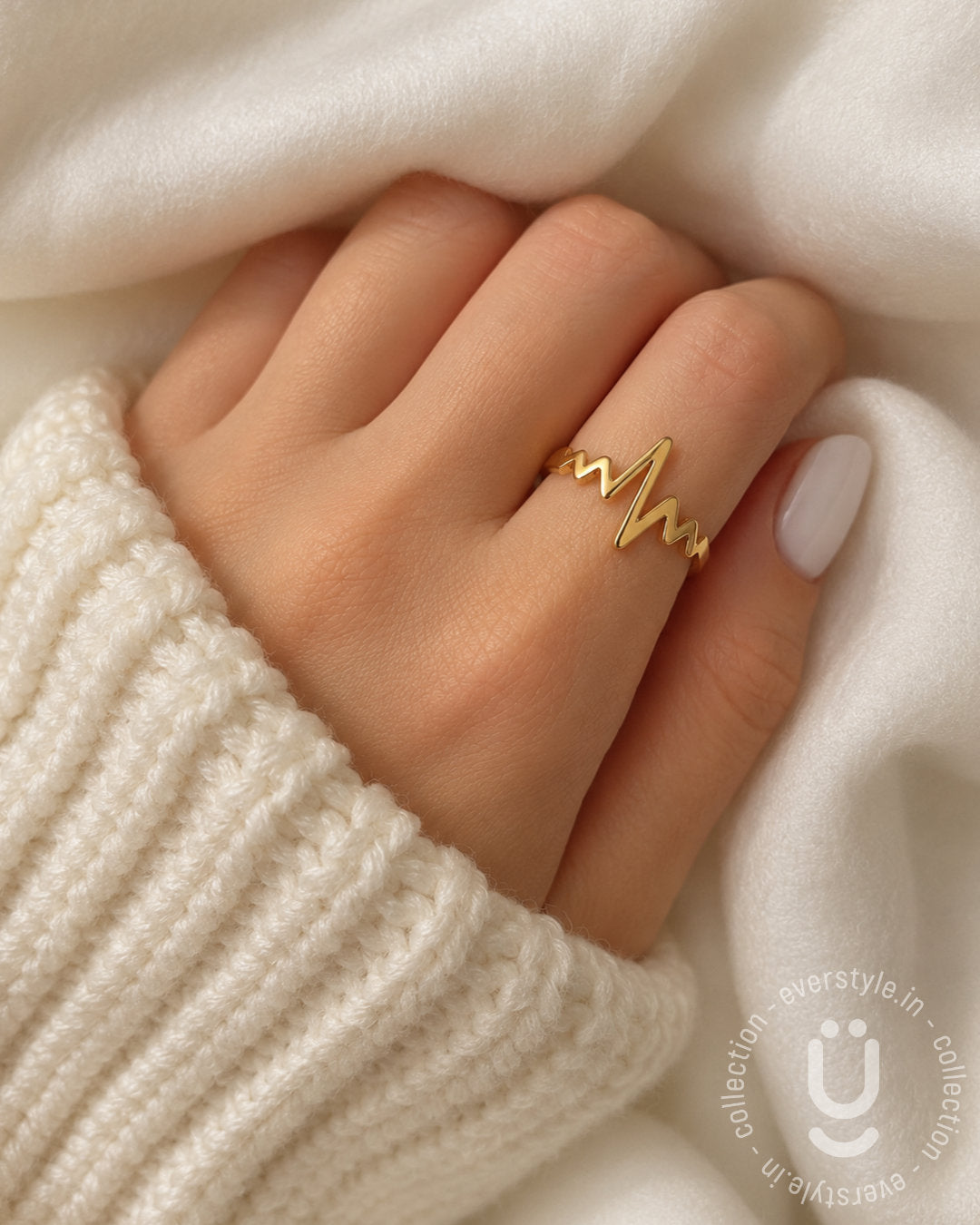 Anti-Tarnish Gold Finger Ring With Adjustable Size