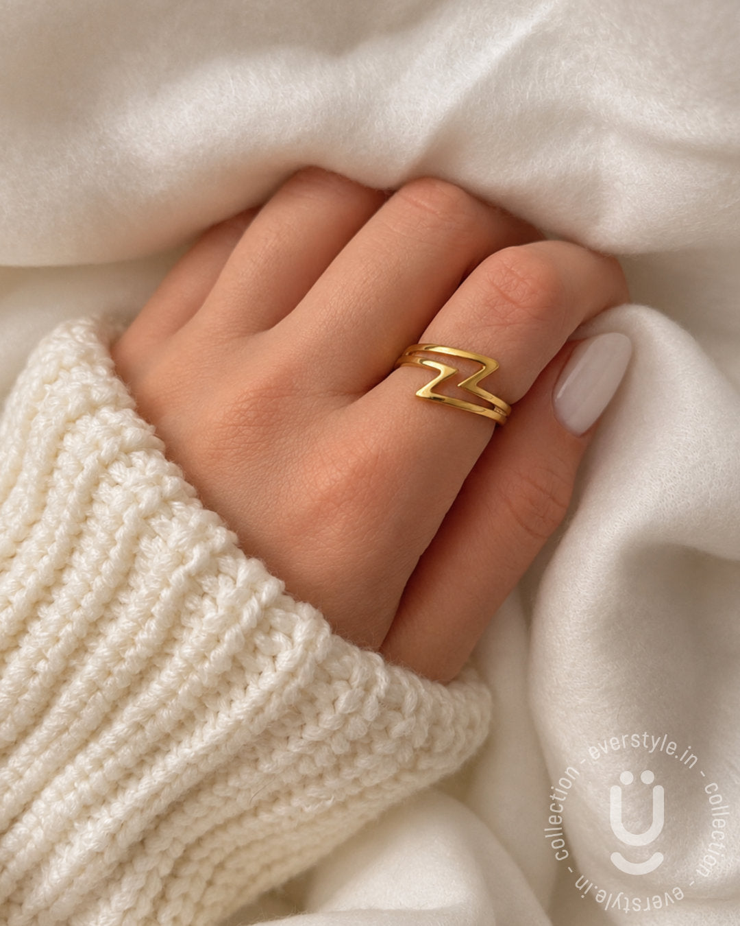 Anti-Tarnish Gold Finger Ring With Adjustable Size