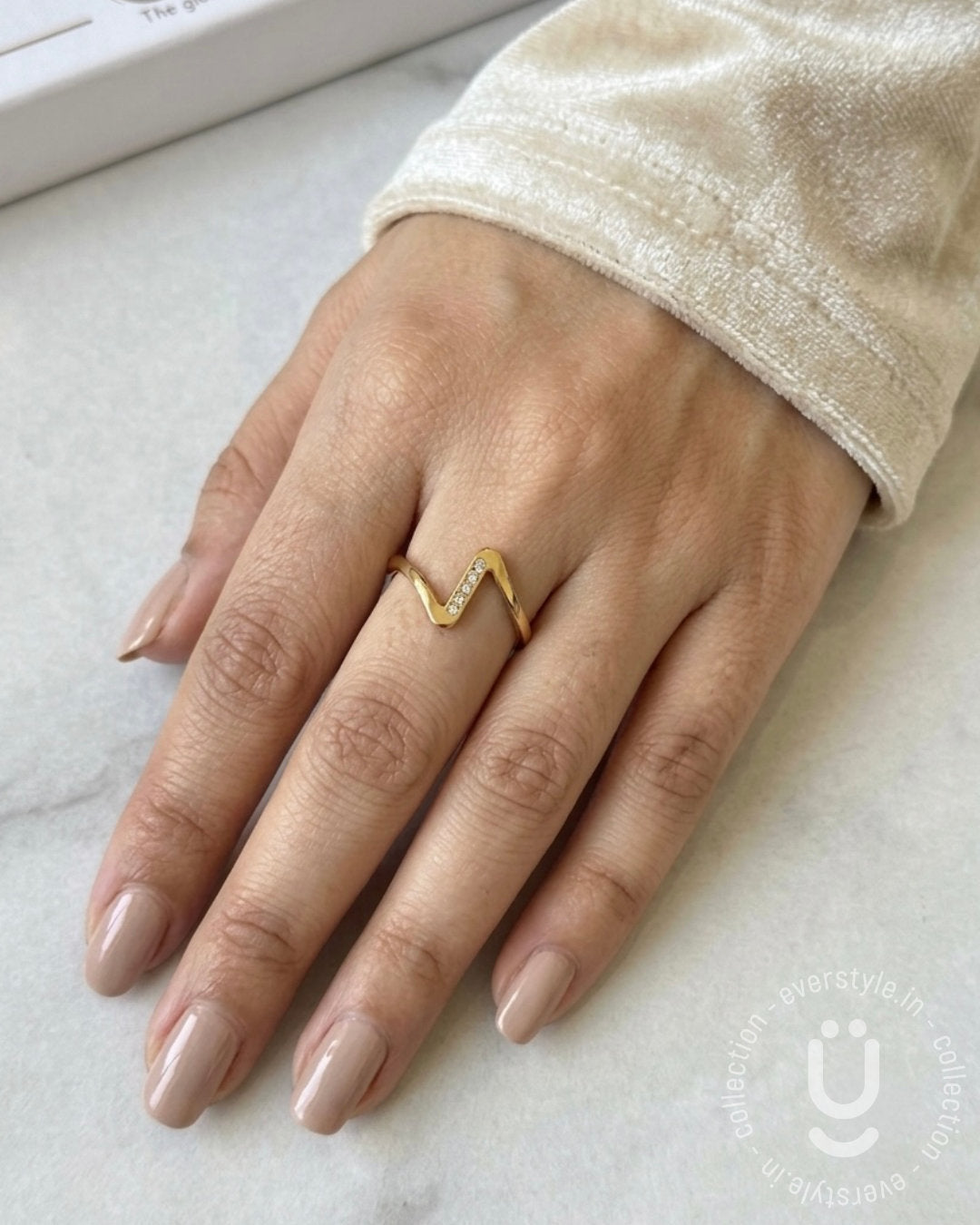 Anti-Tarnish Gold Finger Ring With Stone Adjustable Size