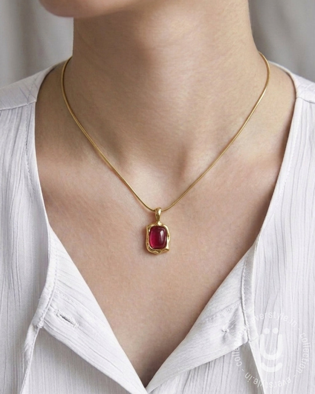 Anti-Tarnish Gold Pink Monalisa  Pendant Necklace