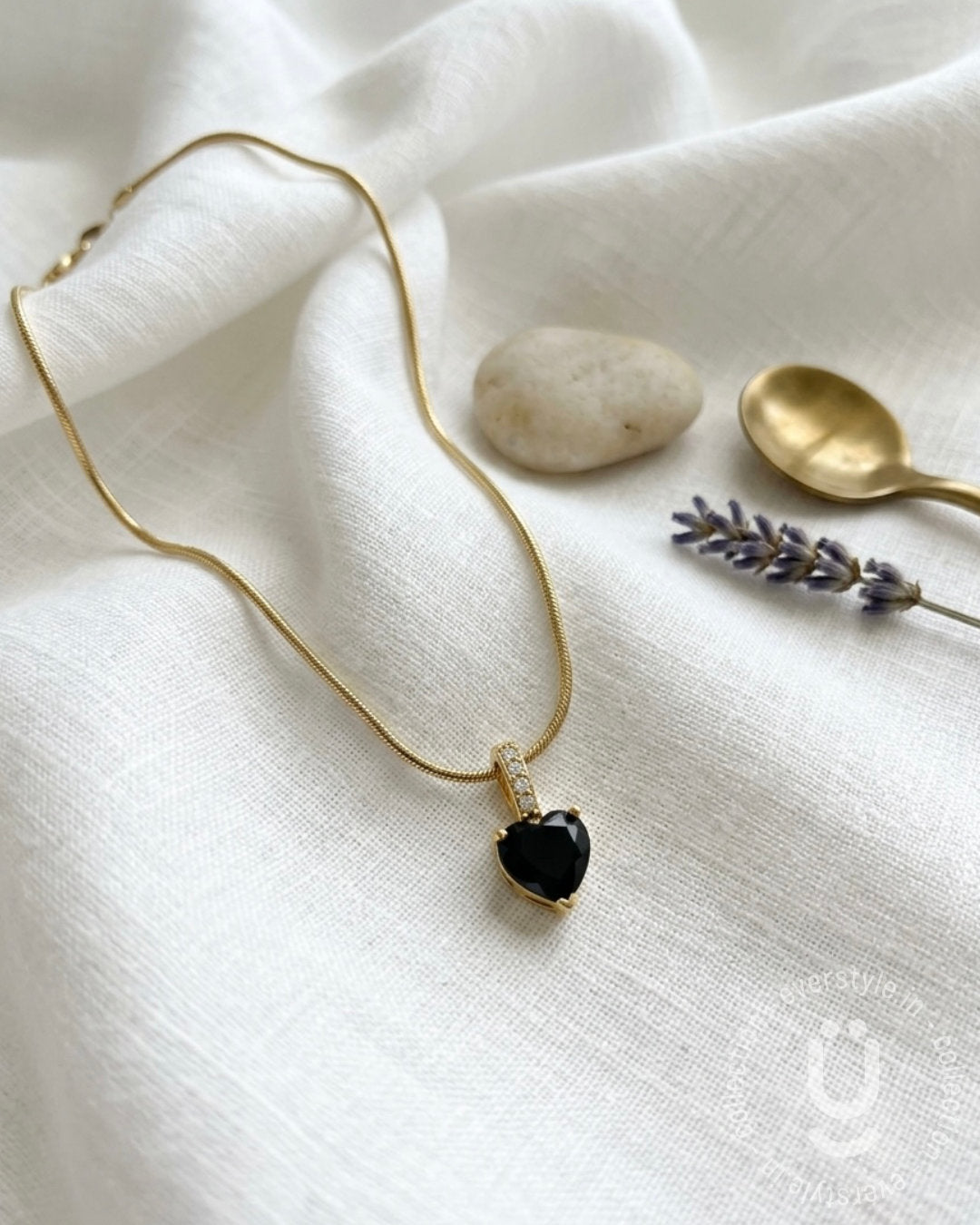 Anti-Tarnish Gold Black Heart Stone Pendant Necklace
