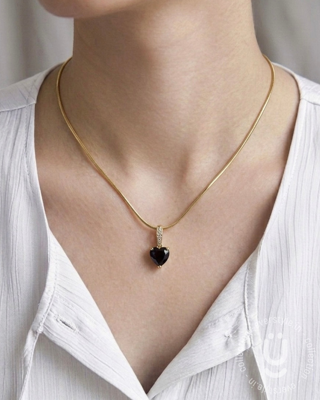Anti-Tarnish Gold Black Heart Stone Pendant Necklace