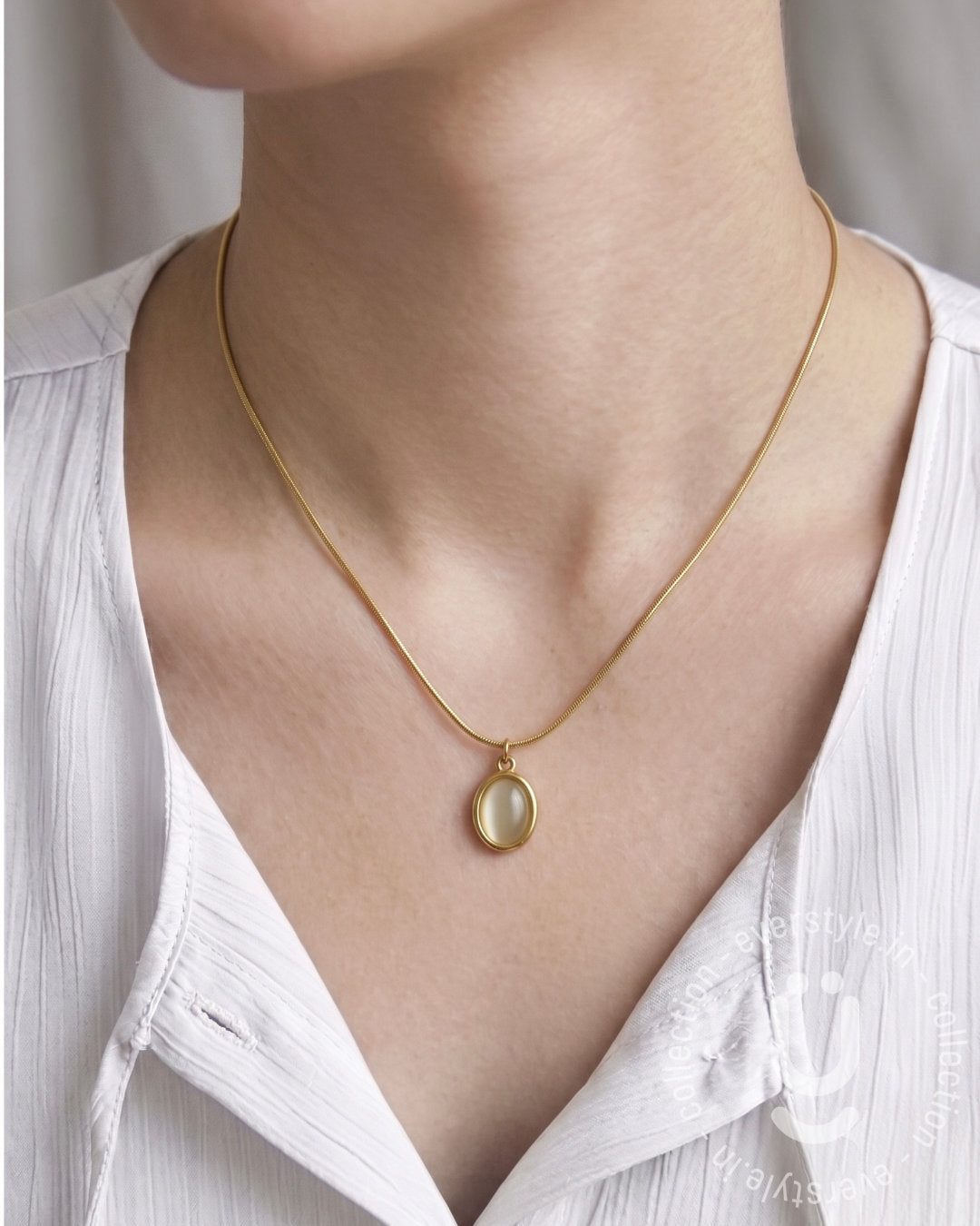 Anti-Tarnish Gold Monalisa Pendant Necklace