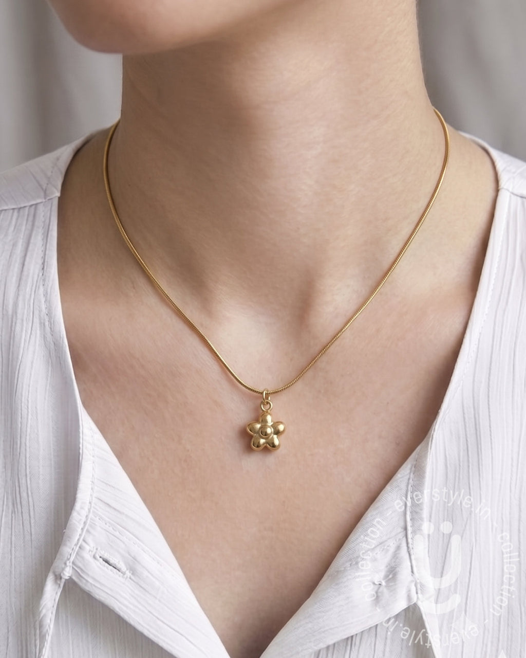 Anti-Tarnish Gold Flower Pendant Necklace